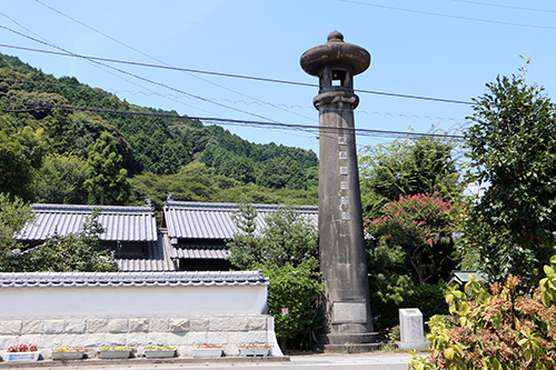 石土神社高灯籠