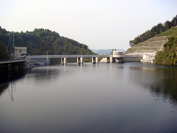 10月 志河川ダム完成の写真