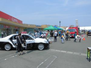車両展示コーナー（警察署）の様子