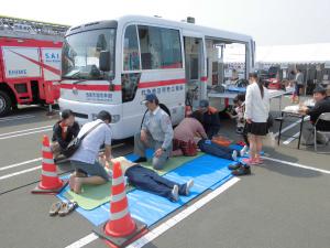 車両展示コーナー（消防署）の様子