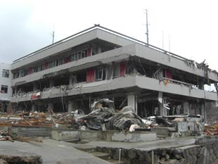 被災した女川町役場