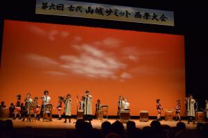 三芳祝太鼓の演奏の様子の写真です