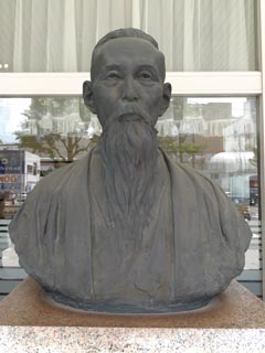 村上霽月胸像