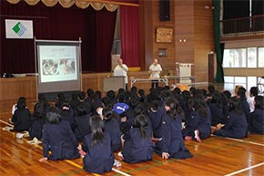 体験学習（小松小学校）の写真2