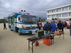 警察による車両展示