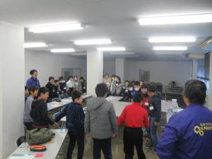 静電気を感じる実験の様子