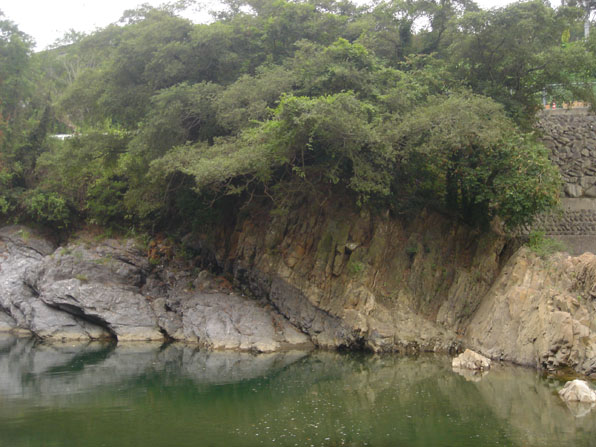 衝上断層（丹原町湯谷口）の写真