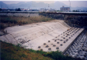 平成11年の大明神川トンネル上部の写真