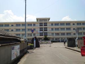 西条南中学校