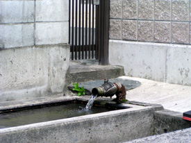 下喜多川地区自噴水の写真