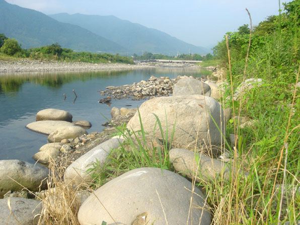 昔の釜之口堰跡（丹原町長野）の写真