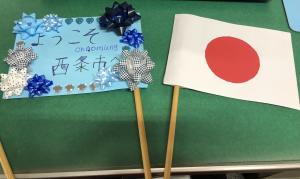 吉井小学校4年の女の子は私に作ってくれた旗です。