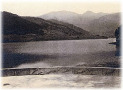 昭和21年昭和南海地震災害復旧工事後の大谷池全景の写真