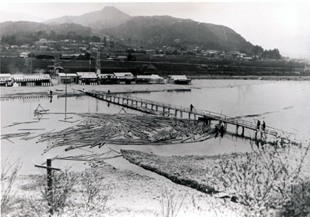 木流し風景（舞丈から中野方面を望む）昭和9年3月ころの写真