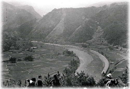 黒瀬の山崎地区（左）と大畑地区（右） 昭和8年ころの写真