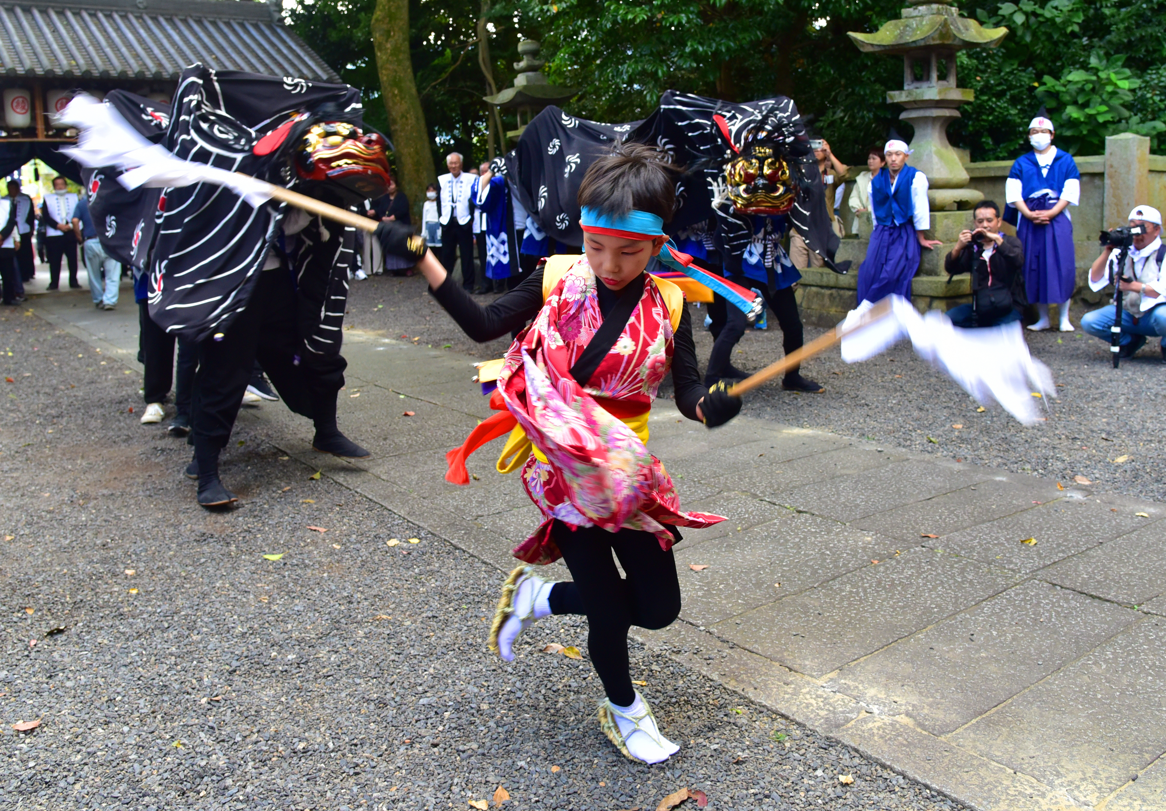 獅子に跳ねる