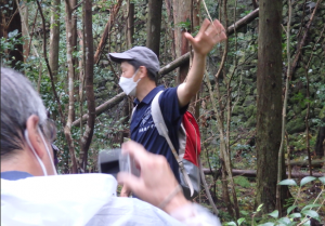 ツアーガイドの山本先生（西条自然学校）