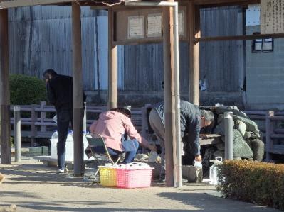 うちぬきを汲む人達