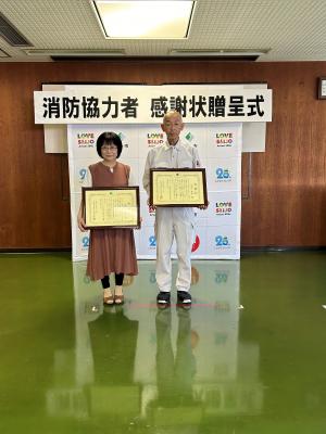 受賞者2名が並んでいる写真です