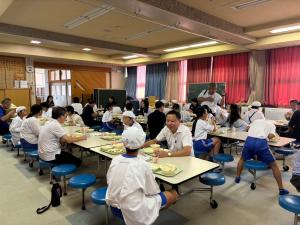 給食試食