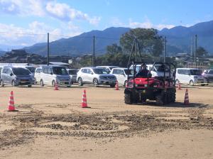 水陸両用バギーの走行訓練