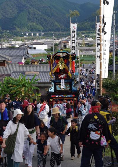 入選　「坂道を行く」　上野　登志