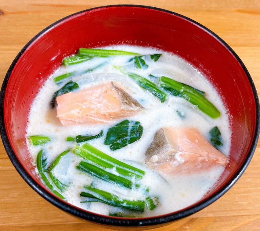 鮭とほうれん草の汁