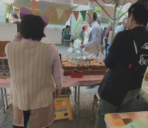 販売