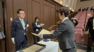 表彰状授与の風景