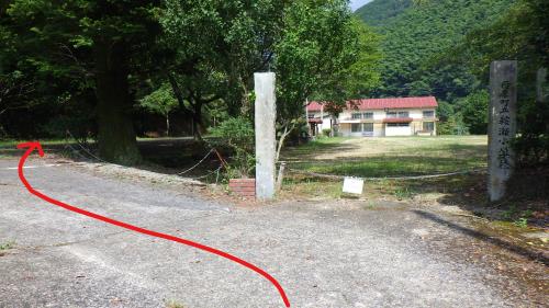 旧鞍瀬小学校駐車場への行き方3