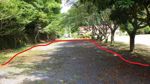 旧鞍瀬小学校駐車場