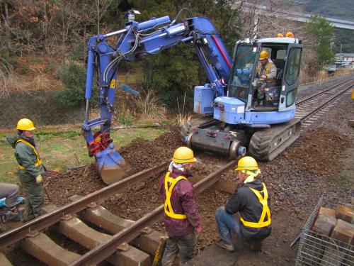 オンレールバックホウ