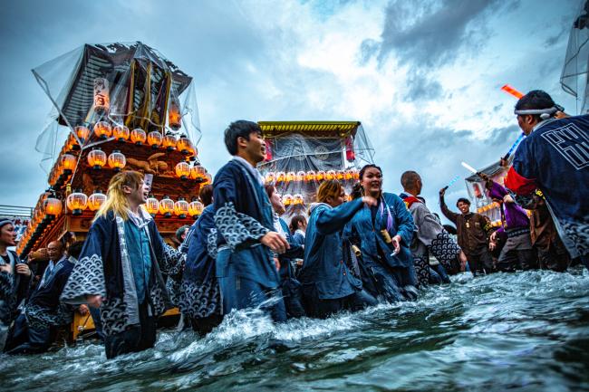 大賞（西条市長賞）　「川入り渡御」　森口　昭十四