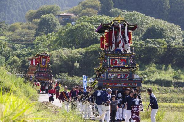 入選　「山王祭だんじり巡行」　小松　功