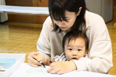 カメラにくぎ付け？