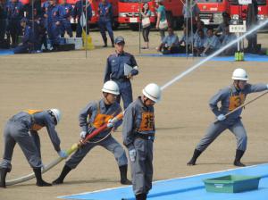 ポンプ車の部　第1線放水中