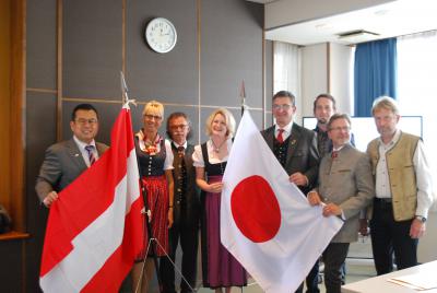 クリナー市長(右から4人目)ほかセーボーデンの皆さん